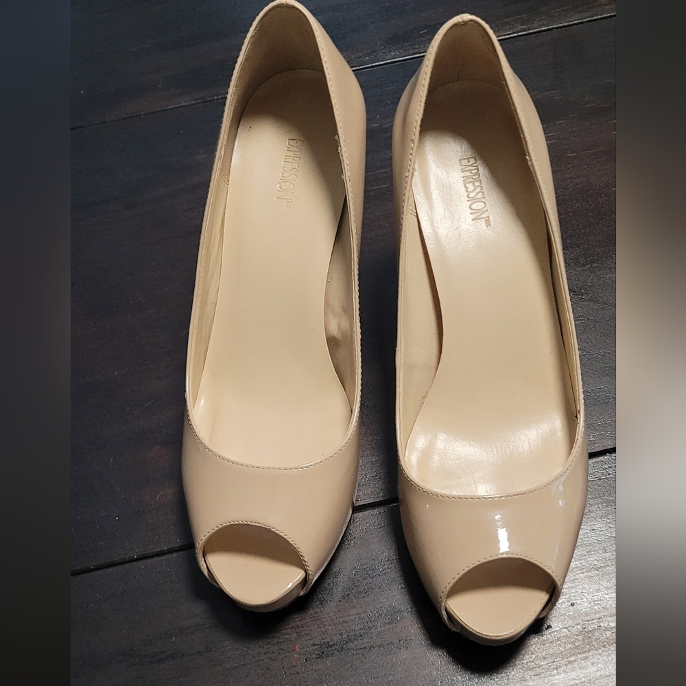 Nude peep toe heels size 9